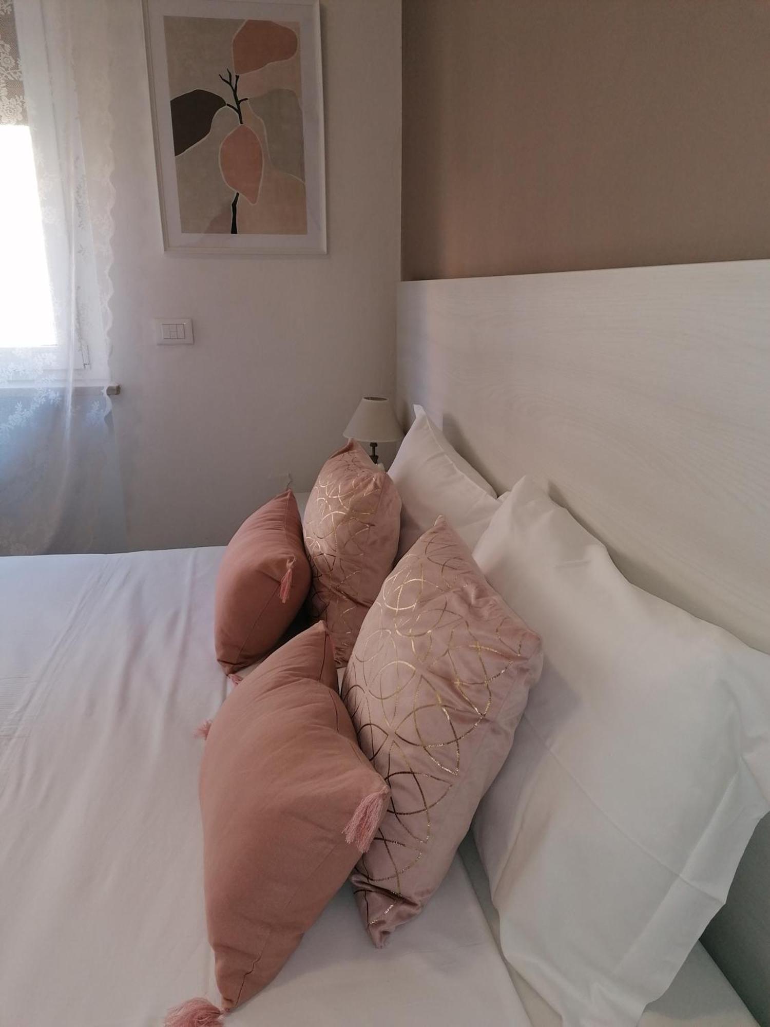 Hotel Bed Da Anna Peschiera del Garda Habitación foto